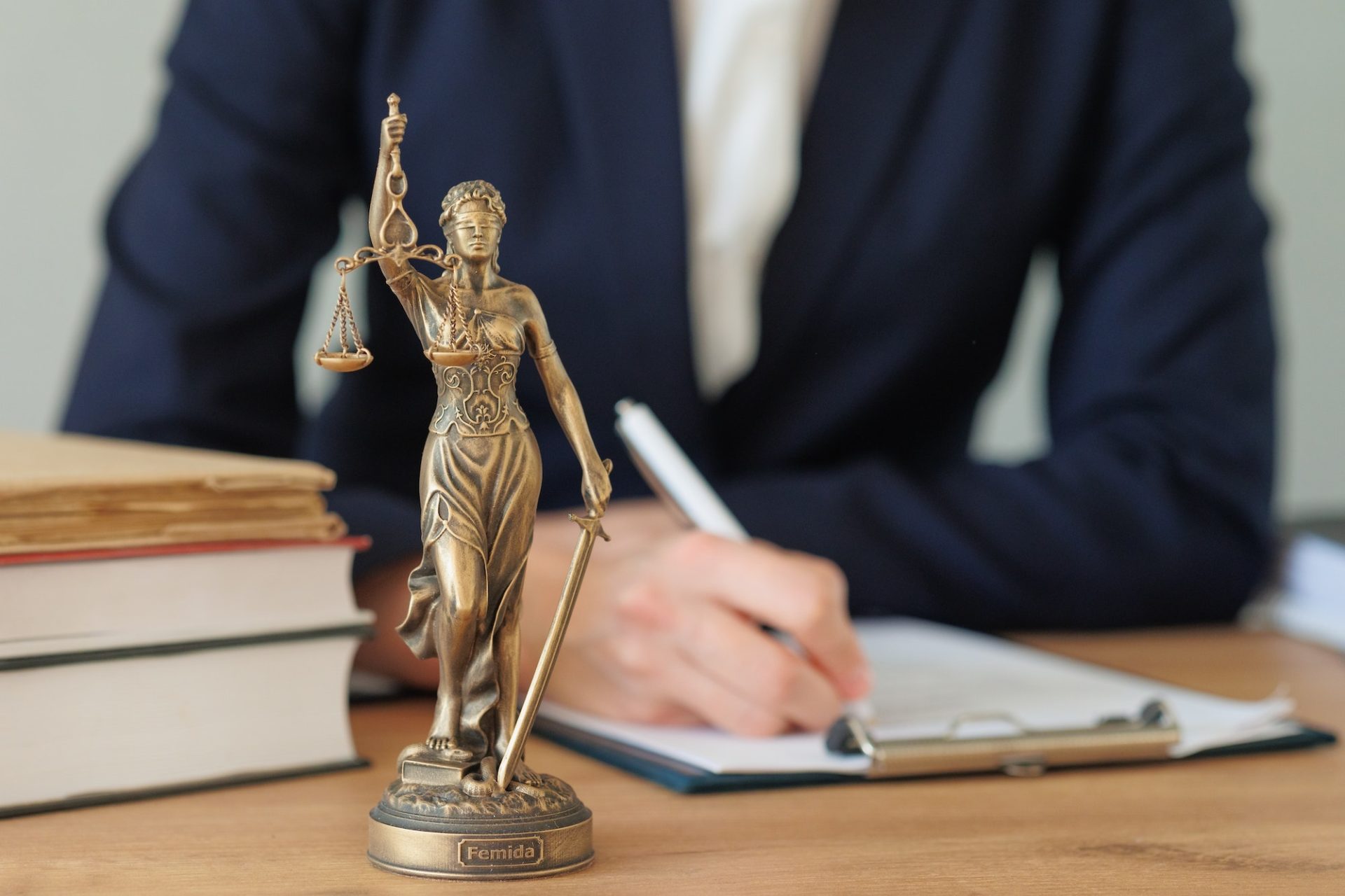 De Huizen Attorneys Inc